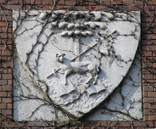 Debrecen címere a mauzóleum falán (fotó: Papp József)
